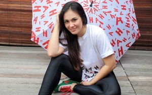 Wulan Guritno Tampil Seksi Tanpa Bra Dalam Pemotretan Tuai Reaksi Mengejutkan