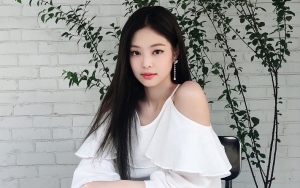 Gaya Kece Jennie BLACKPINK Umbar Pusar Panen Pujian