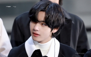 BTS Ditodong Pertanyaan Soal Wamil, V Tak Senang dan Beri Senyum Palsu?