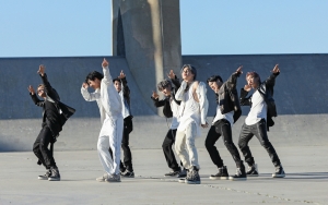 BTS Bakal Tampilkan 'ON' Dan 'Black Swan' Untuk Comeback Special Dalam 'M! Countdown'