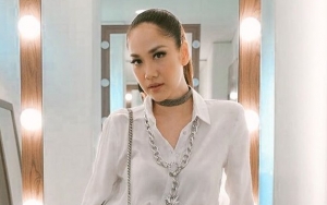Jarang Disorot, Ibu Kandung BCL Ziarah ke Makam Ashraf Curi Perhatian
