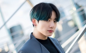 Jungkook BTS Jadi Perhatian Lantaran Bantu Bersih-Bersih Panggung 'Music Bank'