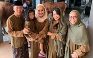 Ayu Ting Ting dan Adik Adu Mulut, Ayah Ojak Ikut Banting Kardus Bikin Gemes