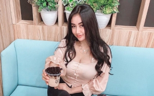 Lilin Ulang Tahun Pamela Safitri Jadi Sorotan Saat Dapat Kejutan Dari Teman-Temannya