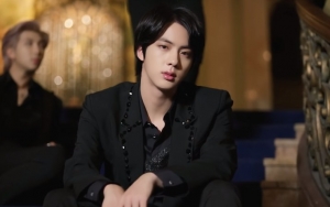 Jin BTS Bikin Geger Berani Tampil Seksi Pakai Baju Tembus Pandang di 'Black Swan'