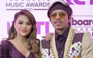 Aurel Cantik Berhijab Bikin Adem, Atta Ngintil Bawakan Tas Bukti Cinta Sejati