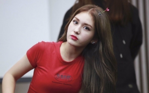 Postingan Ultah Jeon Somi Tuai Respons Julid, Benda Diduga Rokok Jadi Sorotan