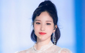 Cewek Jepang Tutorial Make Up Ala Mina Twice, Hasilnya Mengejutkan