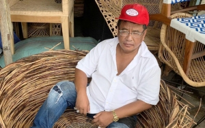 Hotman Paris Mendadak Receh Bagikan Meme Diri Sendiri Sesuai Lokasi, Sukses Picu Gelak Tawa