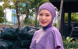 Ayana Moon Pamer Foto Pakaikan Peci Ke Adik Laki-laki, Sudah Jadi Mualaf?