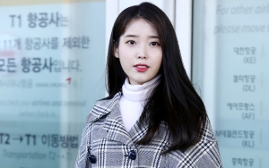 Reaksi IU Saat Dapat Tas Edisi Terbatas dari Brand Soju Jadi Sorotan
