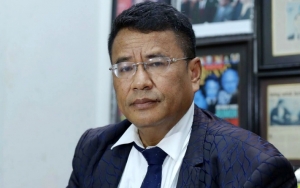 Heboh Wabah Corona, Hotman Paris Kenakan Dua Masker Saat Tangani Klien Jadi Sorotan