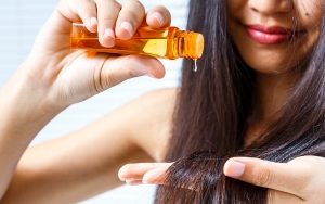 Agar Tetap Sehat, Gunakan Produk Perawatan Khusus Rambut Berwarna