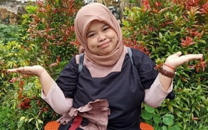 Rahmawati Kekeyi Asyik Main Tik Tok Bareng Anak SMA, Netter Malah Salfok Sama Baju