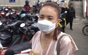 Rossa Pakai Masker Saat Ketemu Banyak Orang dan Tolak Foto Bareng Penggemar Demi Cegah Virus Corona