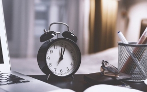 Buat Jadwal dan Atur Waktu dengan Baik Selama Kerja di Rumah
