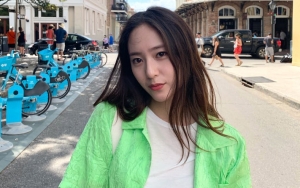 Krystal Tampil Cantik dan Mengintimidasi Ala Bos Muda di Pemotretan Terbaru 