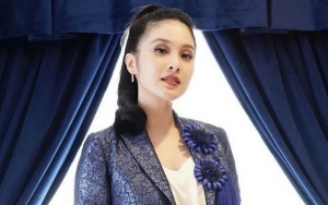 Lakukan Social Distancing, Sandra Dewi Cemburu ke Suami Ganteng?