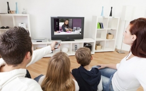 Orangtua Sebaiknya Selalu Mendampingi Anak Saat Menyaksikan Film atau Televisi