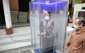 Lawan Corona, Walkot Risma Sebut 'Bilik Sakti' Disinfektan Siap Diperbanyak