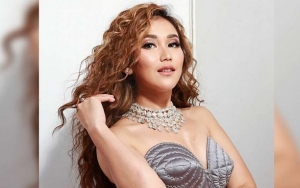 Ucapan Ayu Ting Ting 'Menghirup' Matahari Saat Berjemur Banjir Ejekan Haters