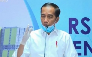 Tenaga Medis Jeritkan APD Langka Sampai Pakai Jas Hujan, Jokowi Angkat Bicara