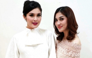 Sandra Dewi Bergelimang Harta, Sang Adik Justru Harus Banting Tulang Kerja 24 Jam