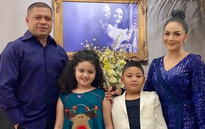 Krisdayanti Tumpengan Bareng Keluarga Sekaligus Isolasi Diri 14 Hari Usai Pelesiran di Eropa