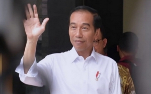 Potret Pilu Presiden Jokowi Duduk di Samping Jenazah Ibunda Banjir Air Mata Rakyat Indonesia