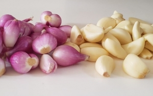 Selain Mudah Ditanam, Bawang Merah Dan Bawang Putih Adalah Bumbu Utama Dalam Masakan