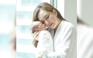 Sang Ayah Muslim, Shandy Aulia Kenakan Pakaian Terbuka Saat Urus Bayi Picu Perdebatan