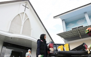 Relawan Perempuan Sigap Ikut 'Semprot' Gereja di Palu