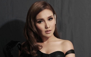 Ayu Ting Ting Berjemur Pakai Baju Seksi, Disinggung Soal Sebutan 'Anak Salihah'