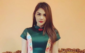 Hibur Diri Dengan Nyanyi Sambil Main Gitar, DJ Katty Butterfly Banjir Pujian