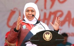 Tekan Penyebaran Corona, Khofifah Tempatkan TNI/Polri Jaga Permukiman Warga