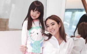 Gisella Anastasia Pamer Gempi Main 'Engklek', Pancing Penggemar Ikut Nostalgia