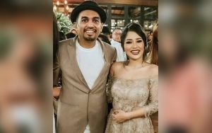 Rumah Glenn Fredly Dijaga Ketat, Mutia Ayu Setia Mendampingi Jenazah Suami
