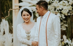 Kangen Glenn Fredly, Mutia Ayu Datangi Makam Hingga Cium Nisan Suami Saat Paskah