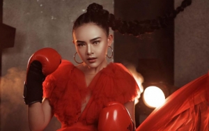 Amanda Manopo Tampil Seksi Saat Jual Baju Bekas, Netizen Malah Fokus Ke Jidat