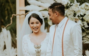 Kenang 7 Hari Wafat, Mutia Ayu 'Genggam Tangan' Glenn Fredly: Kamu Cahaya Penuntunku