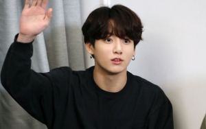 Jungkook BTS Kejutkan Fans dengan Selfie Ganteng Berkacamata Bak Anak Kuliahan 