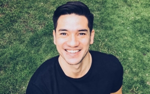 Andrew Suami Nana Mirdad Telanjang Dada, Perut Anti Luber Bikin Fans Rela di-Lockdown