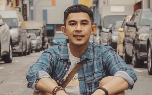 Fandy Christian Bongkar Aib Rekan Selebriti Ikutan Pass The Brush Challenge Versi Suami