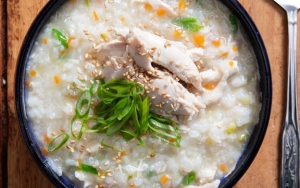 Jangan Makan Bubur dan Mi Instan Saat Sahur