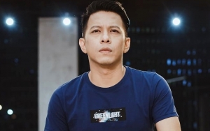 Efek di Rumah Aja, Ariel NOAH Potong Rambut Sendiri Pakai Alat Cukur Kumis dan Gunting Mi Instan