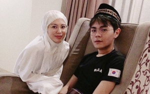 Selebgram Ayana Moon Semangat Berpuasa, Sang Adik Mualaf Tampan Curi Perhatian