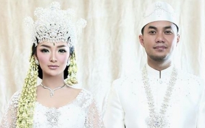 Suami Tampan Zaskia Gotik Pamer Video Akad Nikah, Putri Cantik Tak Diundang?