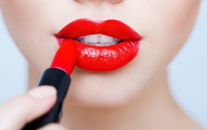 Kurangi Penggunaan Lipstik