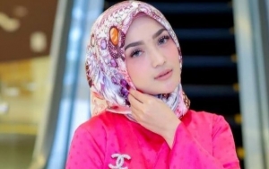 Eks Suami Nikahi Zaskia Gotik, Imel Putri Cuek 'Belai Mesra' Park Seo Joon