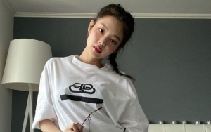 Jennie Bikin Heboh Jalani 'Pemotretan' di Kamar Sendiri Kenakan Baju-Baju Seksi